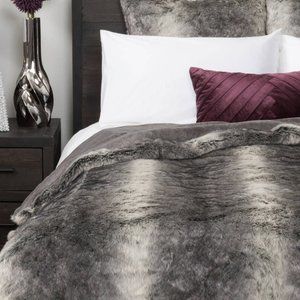 Urban Barn Queen Faux Grey Wolf Bedspread Queen